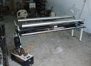 tracking roller assembly